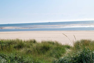 Blavand Danimarka 'nın kuzey denizindeki uçsuz bucaksız plajın izleri.