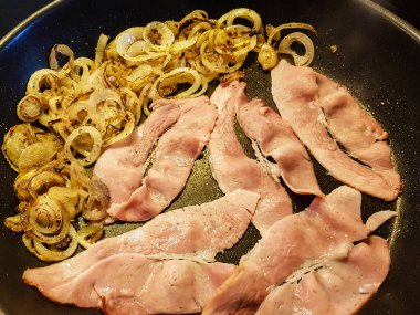 Baconburger - ızgara Burgonya pastırması ve çavdar ekmeğinde kızarmış soğan.