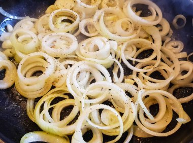 Baconburger - ızgara Burgonya pastırması ve çavdar ekmeğinde kızarmış soğan.