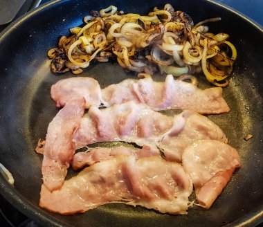 Baconburger - ızgara Burgonya pastırması ve çavdar ekmeğinde kızarmış soğan.