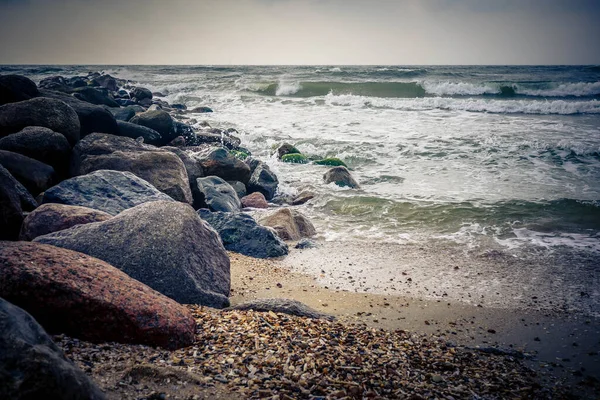 Blavand Danimarka 'nın kuzey denizindeki uçsuz bucaksız plajın izleri.