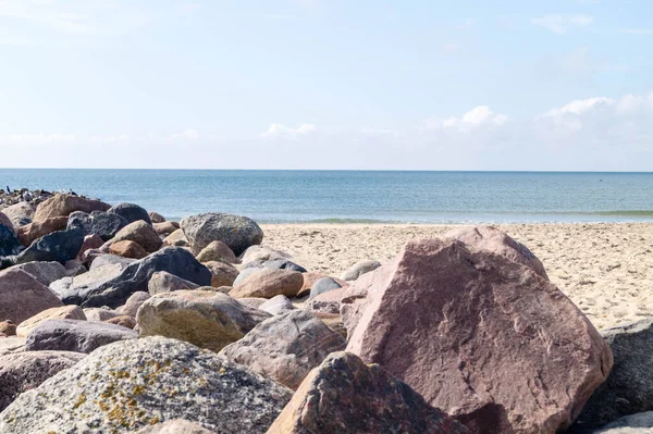 Blavand Danimarka 'nın kuzey denizindeki uçsuz bucaksız plajın izleri.