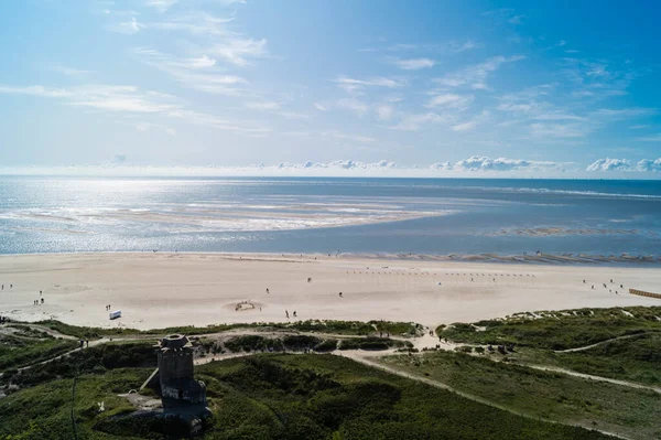 Blavand Danimarka 'nın kuzey denizindeki uçsuz bucaksız plajın izleri.
