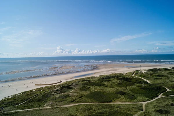 Blavand Danimarka 'nın kuzey denizindeki uçsuz bucaksız plajın izleri.