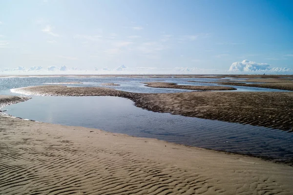 Blavand Danimarka 'nın kuzey denizindeki uçsuz bucaksız plajın izleri.