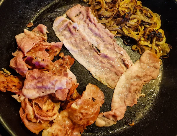 Baconburger - ızgara Burgonya pastırması ve çavdar ekmeğinde kızarmış soğan.