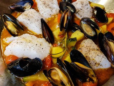 Portekiz deniz mahsulleri için kataplana malzemeleri.