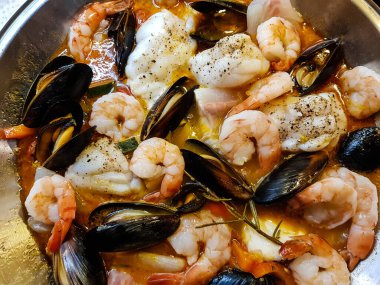 Portekiz deniz mahsulleri için kataplana malzemeleri.