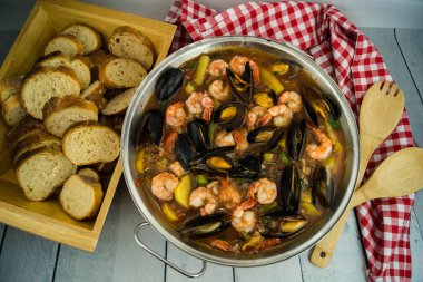 Portekiz deniz mahsulleri için kataplana malzemeleri.