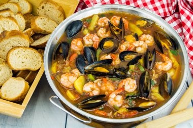 Portekiz deniz mahsulleri için kataplana malzemeleri.