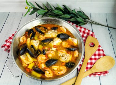 Portekiz deniz mahsulleri için kataplana malzemeleri.