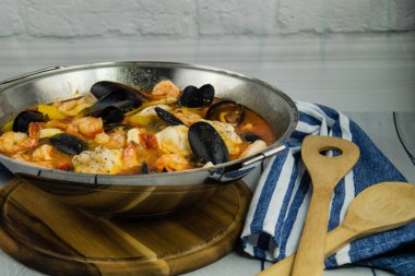 Portekiz deniz mahsulleri için kataplana malzemeleri.