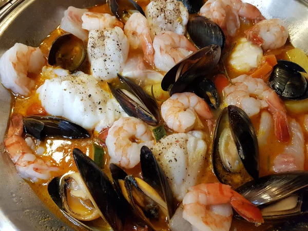 Portekiz deniz mahsulleri için kataplana malzemeleri.