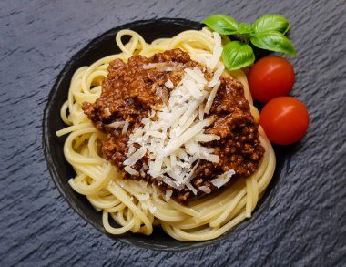 Domates soslu spagetti bolonezi