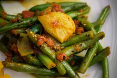 Biberiye, sarımsaklı biftek.