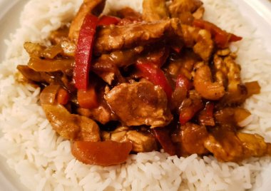 Geleneksel Asya körili pilavı