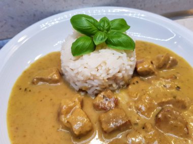 Geleneksel Asya körili pilavı