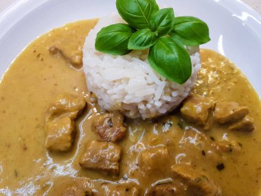 Geleneksel Asya körili pilavı