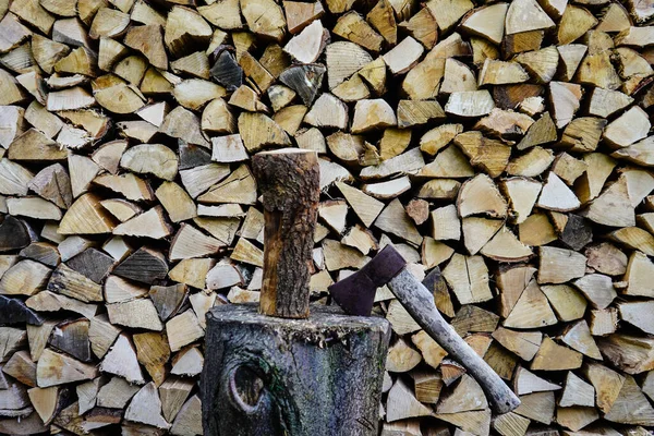 Ein Stapel Feuerholz — Stockfoto