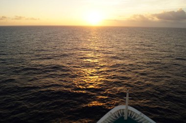 Norveç fiyortlarında bir yolcu gemisiyle