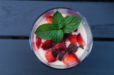 Naneli Çilekli Tatlı