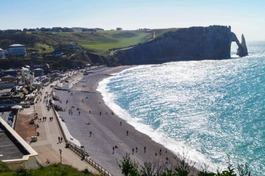 Etretat Normandie Fransa 'nın beyaz tebeşir kayalıkları