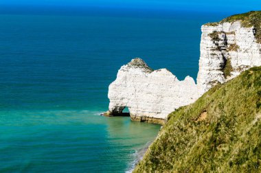 Etretat Normandie Fransa 'nın beyaz tebeşir kayalıkları