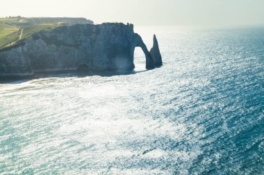 Etretat Normandie Fransa 'nın beyaz tebeşir kayalıkları