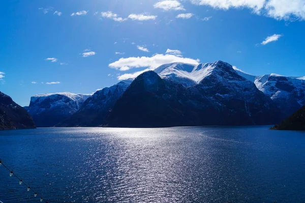 Con Una Nave Crociera Nei Fiordi Norway — Foto Stock