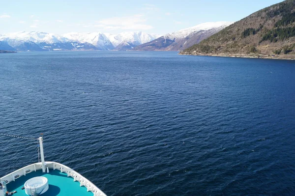 Met Een Cruiseschip Fjorden Van Norway — Stockfoto