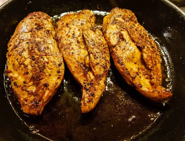 Pollo Asado Pechuga Con Patatas Romero Verduras Horno — Foto de Stock