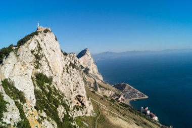 Cebelitarık maymunları Akdeniz 'de sallanıyor.