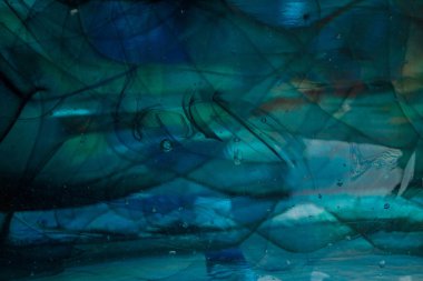 Suda yağlı boya emülsiyonları olan soyut sanat eserleri