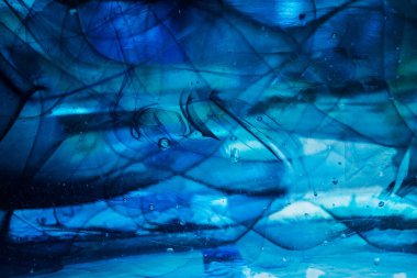 Suda yağlı boya emülsiyonları olan soyut sanat eserleri