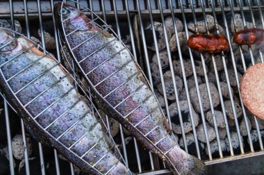 Izgarada baharatlı et