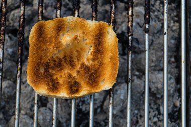 Izgarada baharatlı et