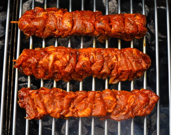 Kryddiga Kycklingtrumpinnar Och Annat Kött Grillen — Stockfoto