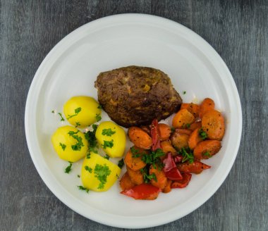 Geleneksel Alman köftesi.