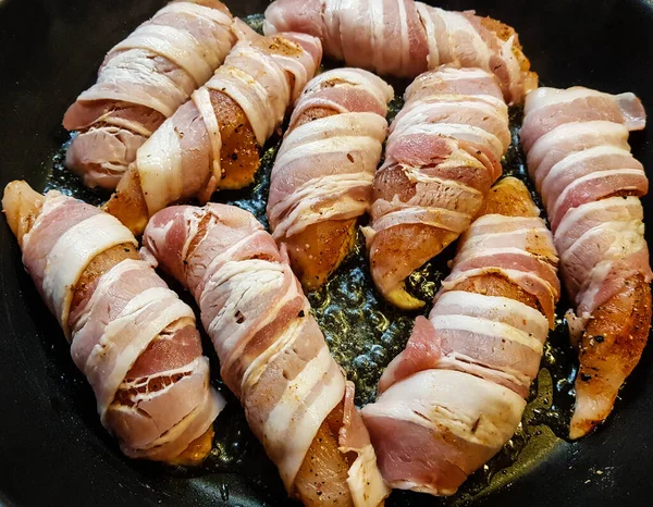 Com Bacon Embalado Peito Frango — Fotografia de Stock