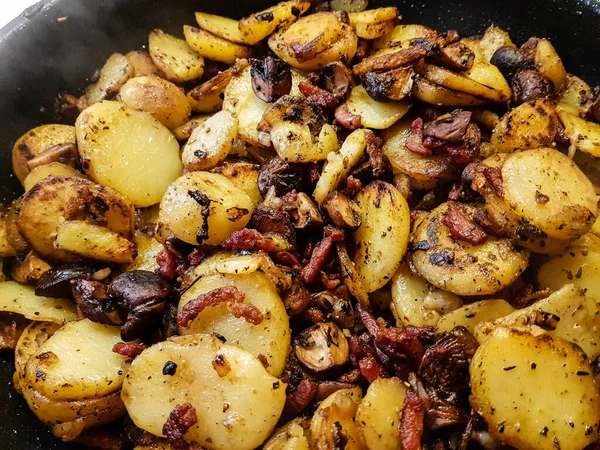 Patates Mantarlı Kızarmış Fileto Biftek — Stok fotoğraf