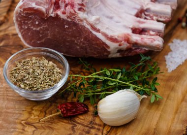 Kızarmış Fransız ızgarası. Izgara için Iberico carree.