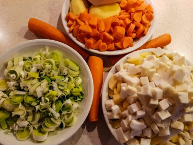 Patates kremalı çorba için sebze çorbası.