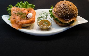 Tütsülenmiş somon otu ve baharat.