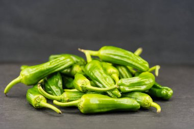 Pimentos de Padron İspanyol biberi