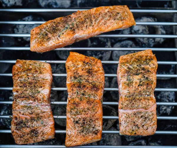 Filete Trucha Salmón Fresco Con Especias Hierbas Ensalada Para Barbacoa —  Fotos de Stock