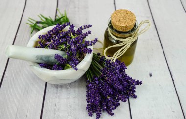 Taze lavantalı alternatif ilaç.