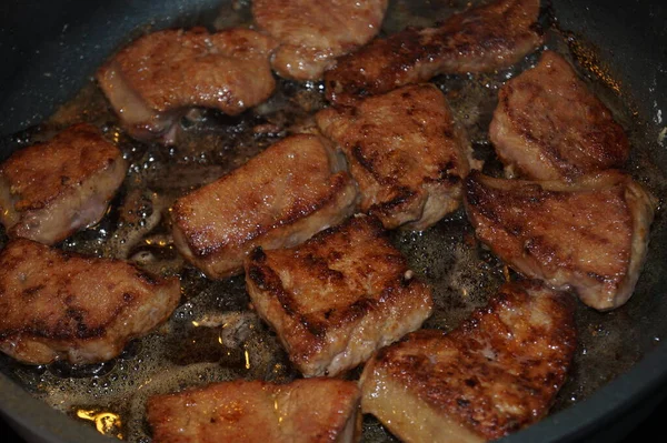 Frische Rinderleber Mit Gerösteten Zwiebeln Und Kartoffelpüree — Stockfoto