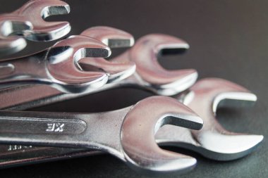 Farklı boyutlarda anahtarlar.