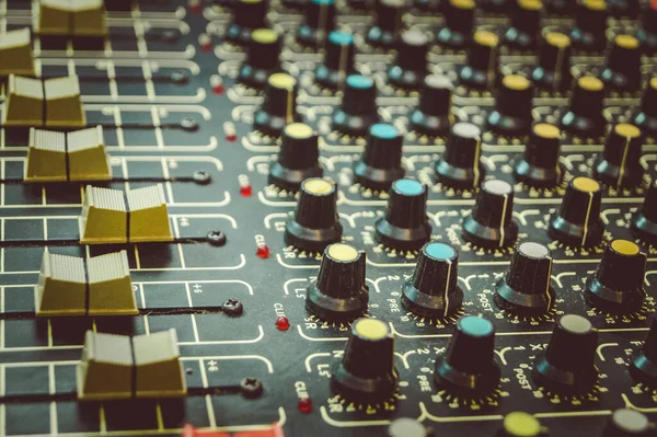 Mixážní Nástroj Pro Zvukaře Profesionálním Nahrávacím Studiu — Stock fotografie