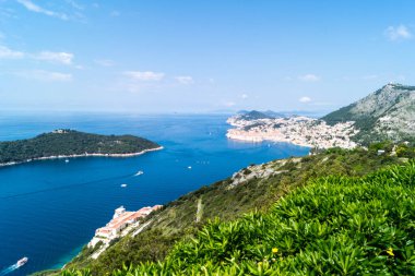 Dubrovnik Hırvatistan yakınlarındaki küçük bir ada olan Otok Lokrum Dağı 'ndan görüntü